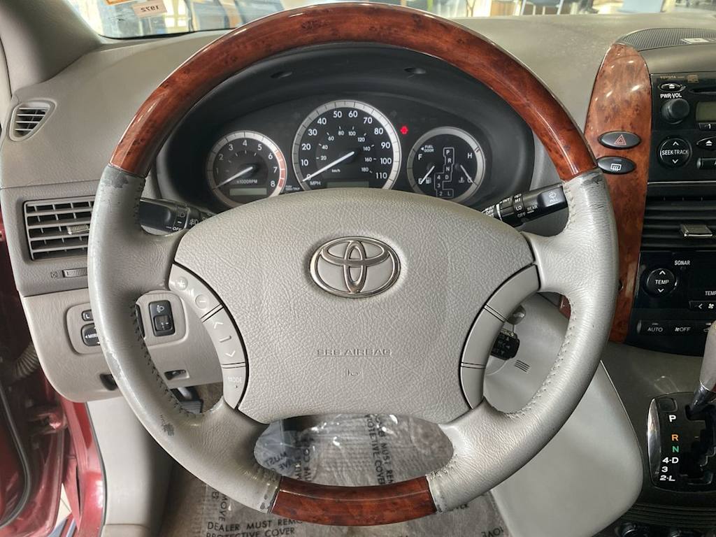 Thumbnail: 2005 Toyota Sienna - 2