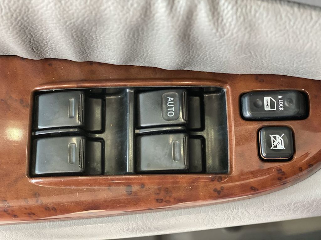 Thumbnail: 2005 Toyota Sienna - 23