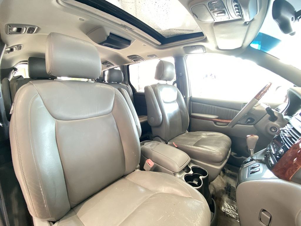 Thumbnail: 2005 Toyota Sienna - 9