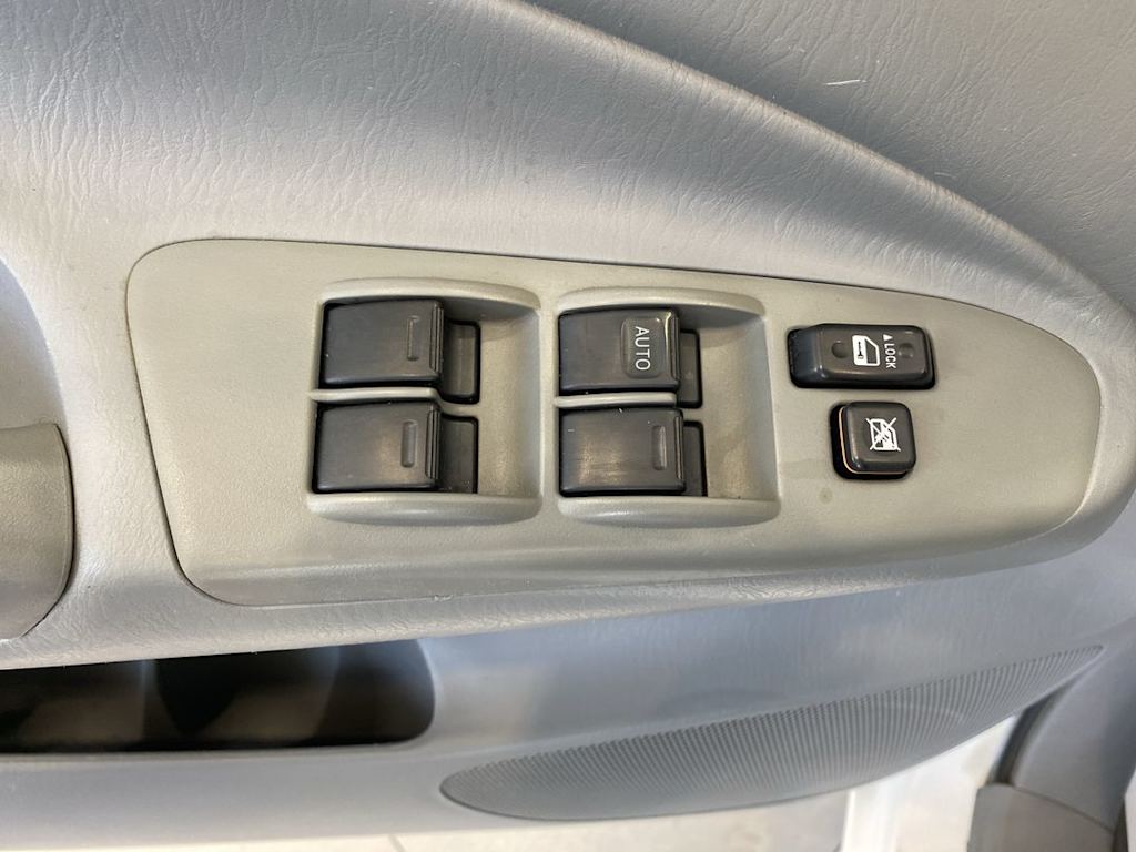 Thumbnail: 2005 Toyota Tacoma - 24