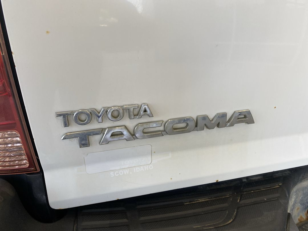 Thumbnail: 2005 Toyota Tacoma - 21