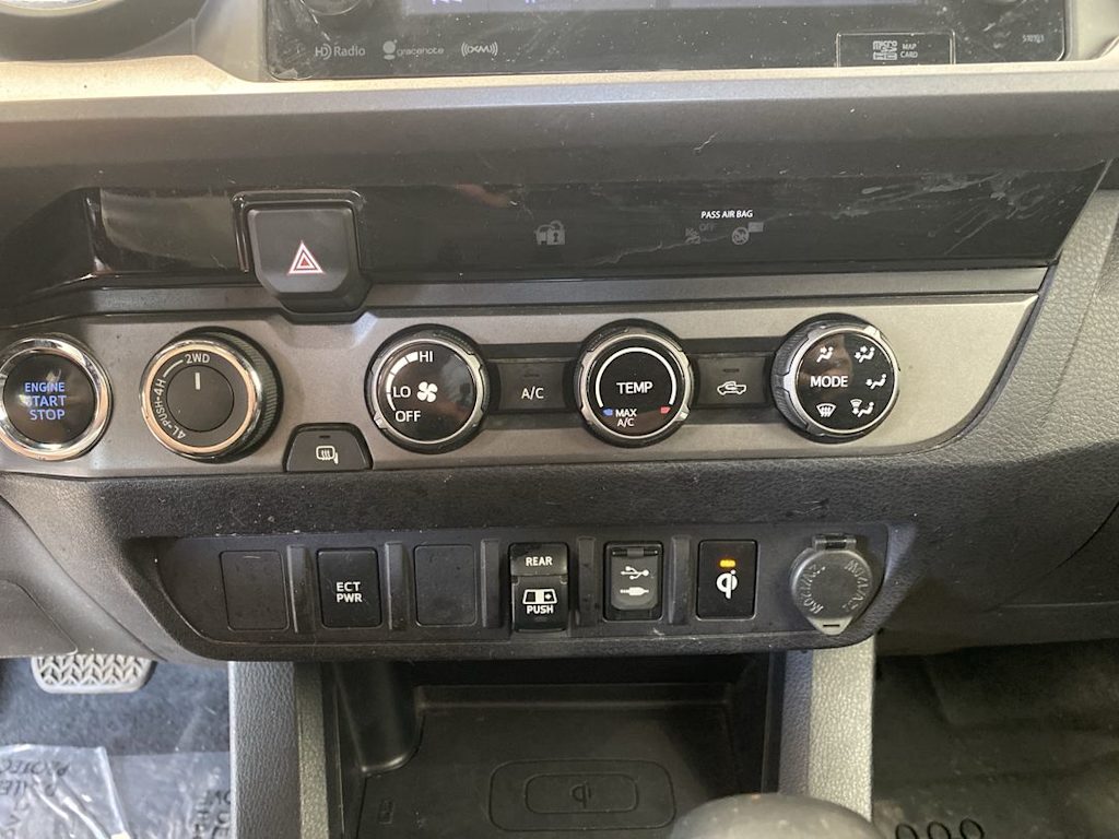 Thumbnail: 2018 Toyota Tacoma - 25