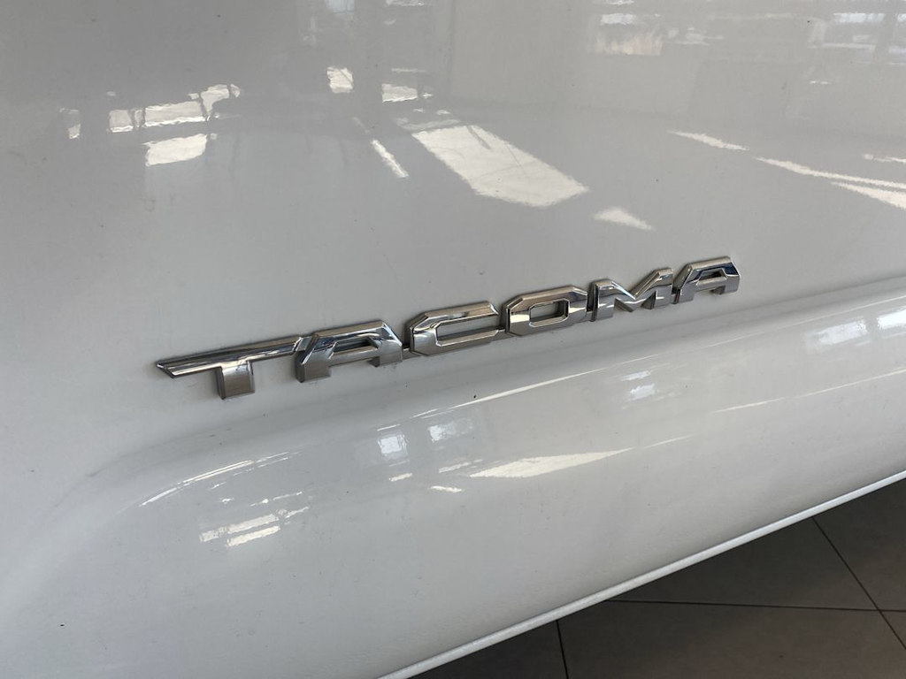 Thumbnail: 2018 Toyota Tacoma - 6