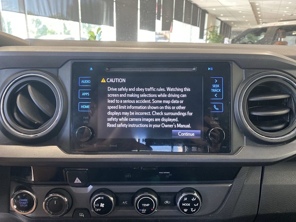 Thumbnail: 2018 Toyota Tacoma - 12