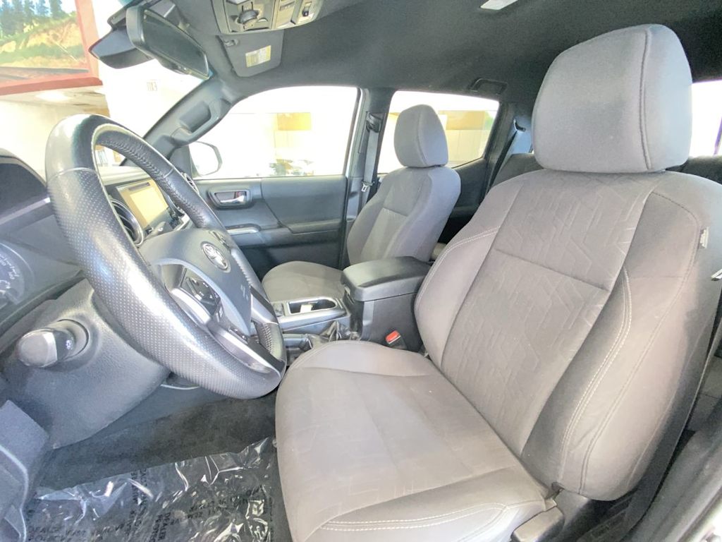 Thumbnail: 2018 Toyota Tacoma - 9