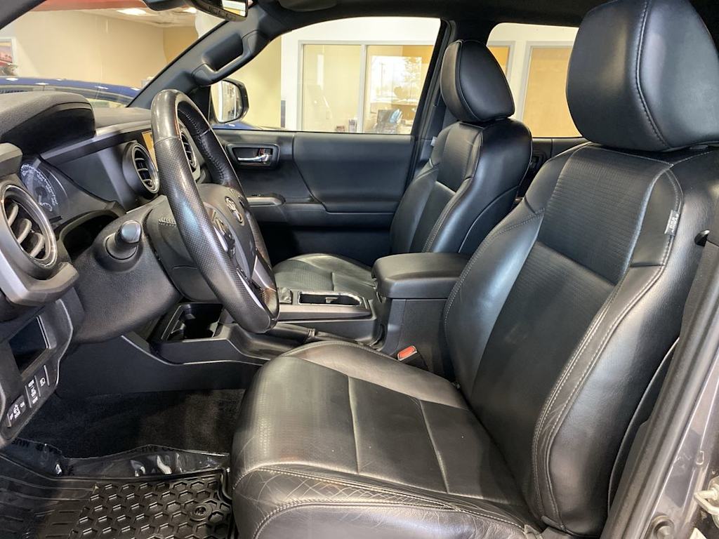 Thumbnail: 2019 Toyota Tacoma - 9