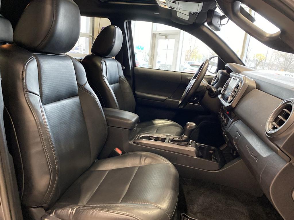 Thumbnail: 2019 Toyota Tacoma - 10