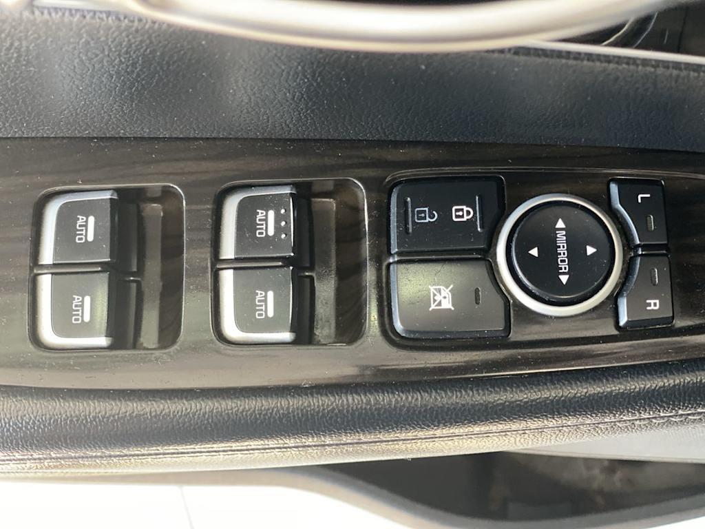 Thumbnail: 2019 Kia Sorento - 23