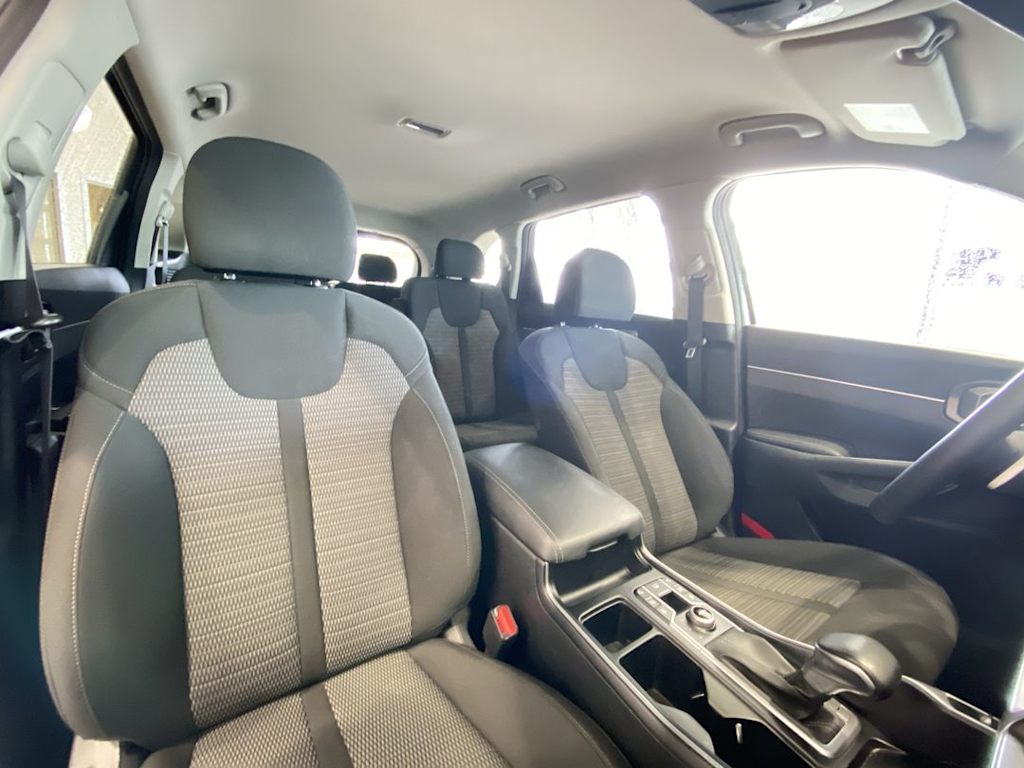 Thumbnail: 2023 Kia Sorento - 12