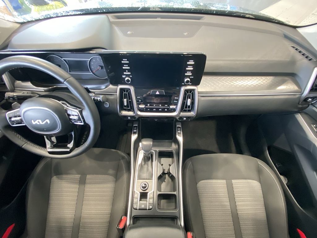 Thumbnail: 2023 Kia Sorento - 10