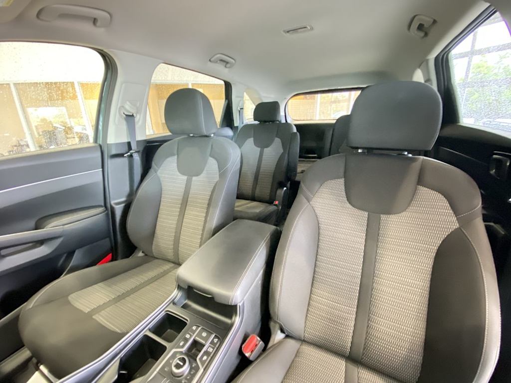 Thumbnail: 2023 Kia Sorento - 11