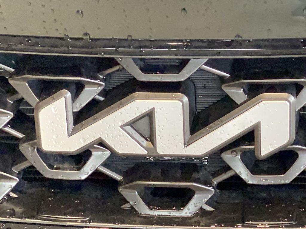 Thumbnail: 2023 Kia Sorento - 9