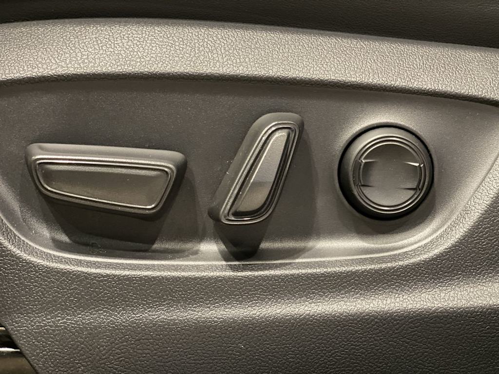 Thumbnail: 2025 Toyota Crown Signia - 23