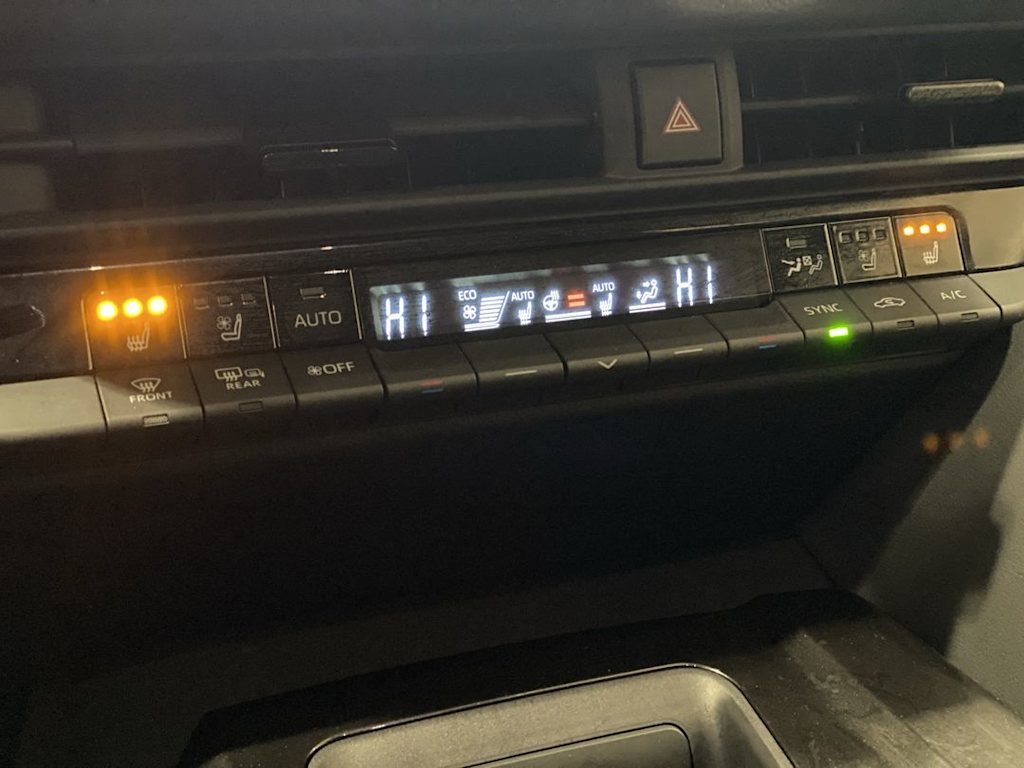 Thumbnail: 2025 Toyota Crown Signia - 27