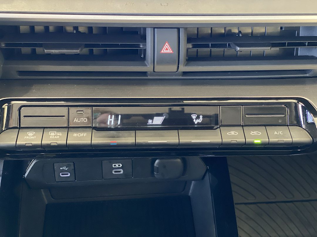 Thumbnail: 2024 Toyota Prius - 25