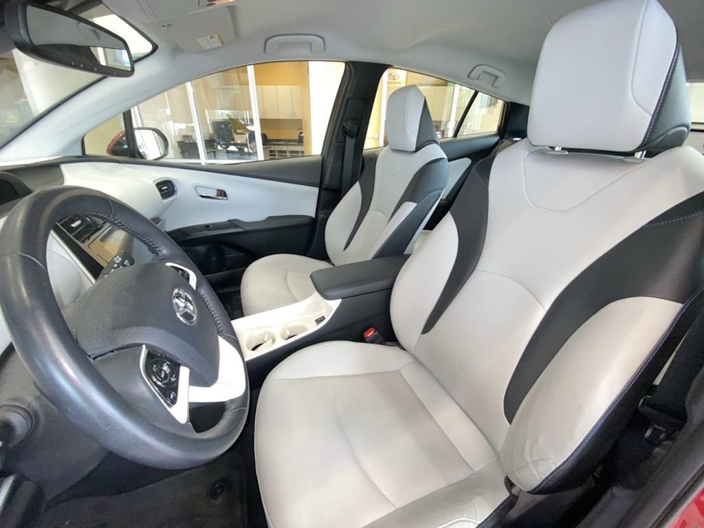 Thumbnail: 2016 Toyota Prius - 9