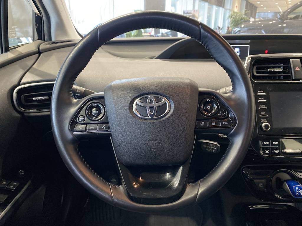 2020 Toyota Prius XLE 2