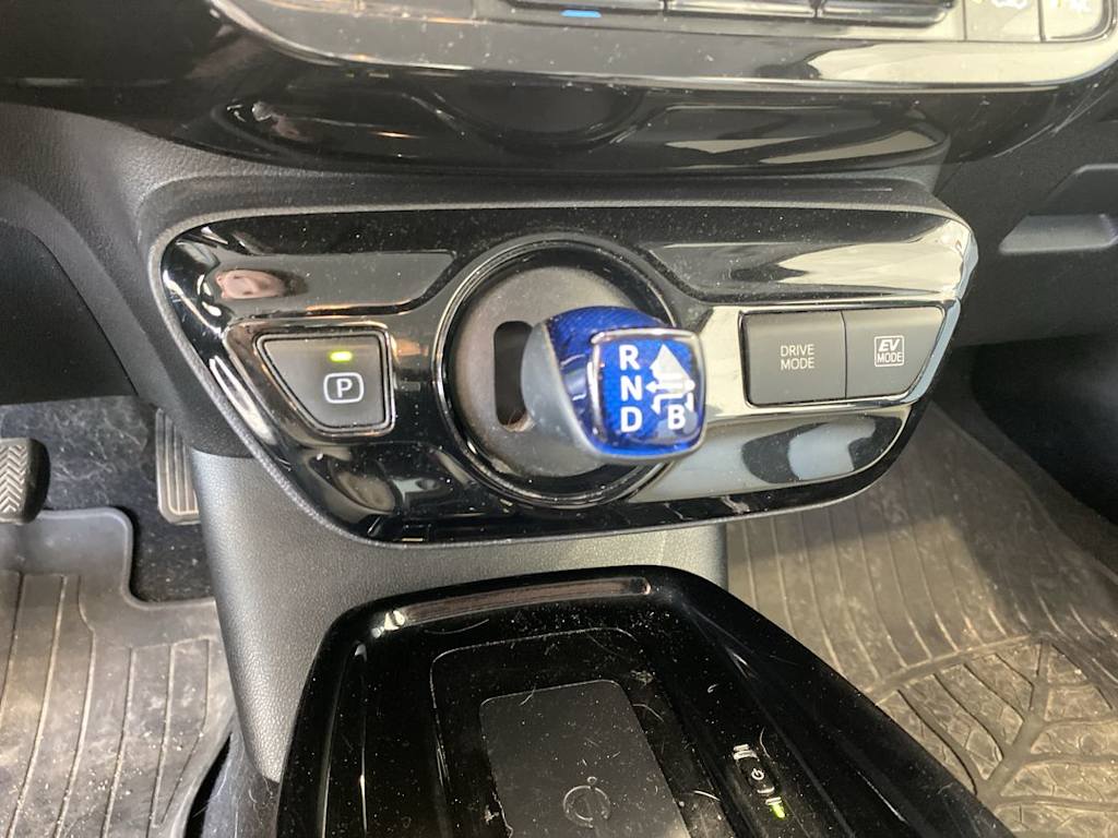 Thumbnail: 2020 Toyota Prius - 25