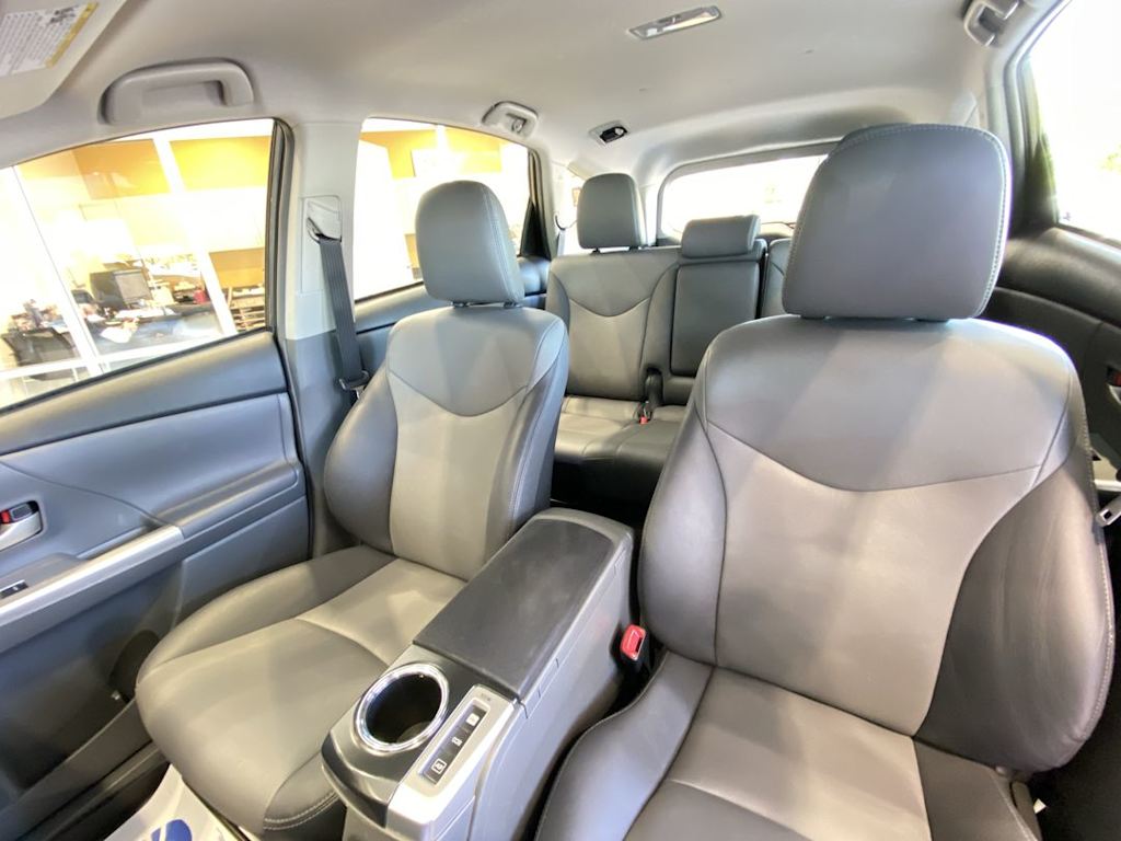 Thumbnail: 2014 Toyota Prius v - 8