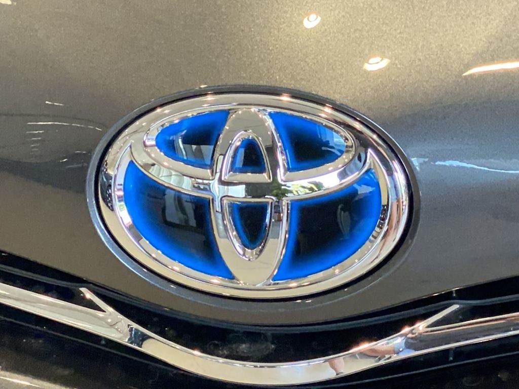 Thumbnail: 2014 Toyota Prius v - 18