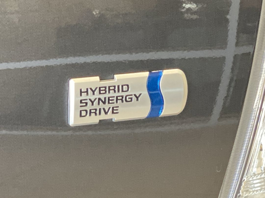 Thumbnail: 2014 Toyota Prius v - 13