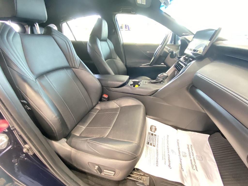 Thumbnail: 2021 Toyota Venza - 8