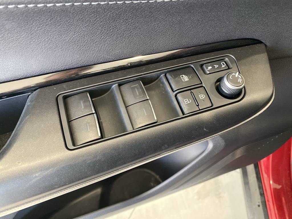 Thumbnail: 2023 Toyota Venza - 21