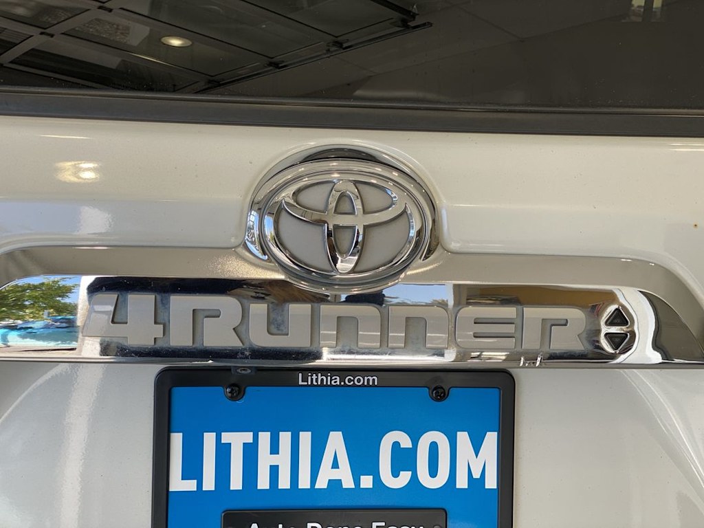 Thumbnail: 2016 Toyota 4Runner - 21