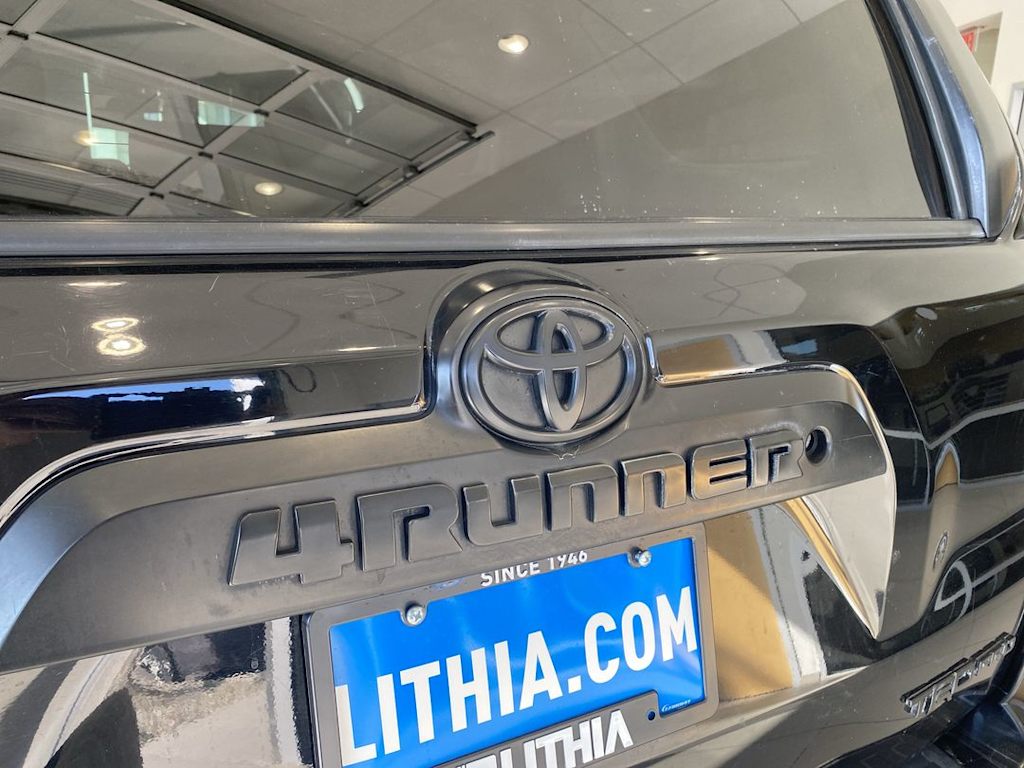 Thumbnail: 2019 Toyota 4Runner - 21