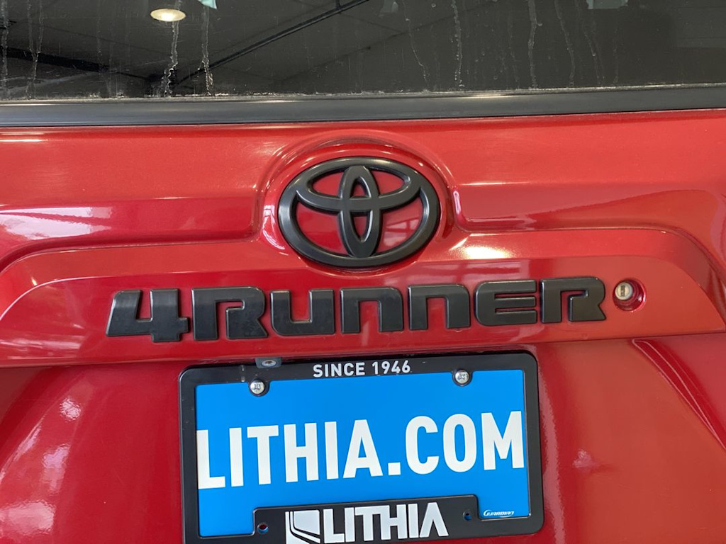 Thumbnail: 2015 Toyota 4Runner - 21
