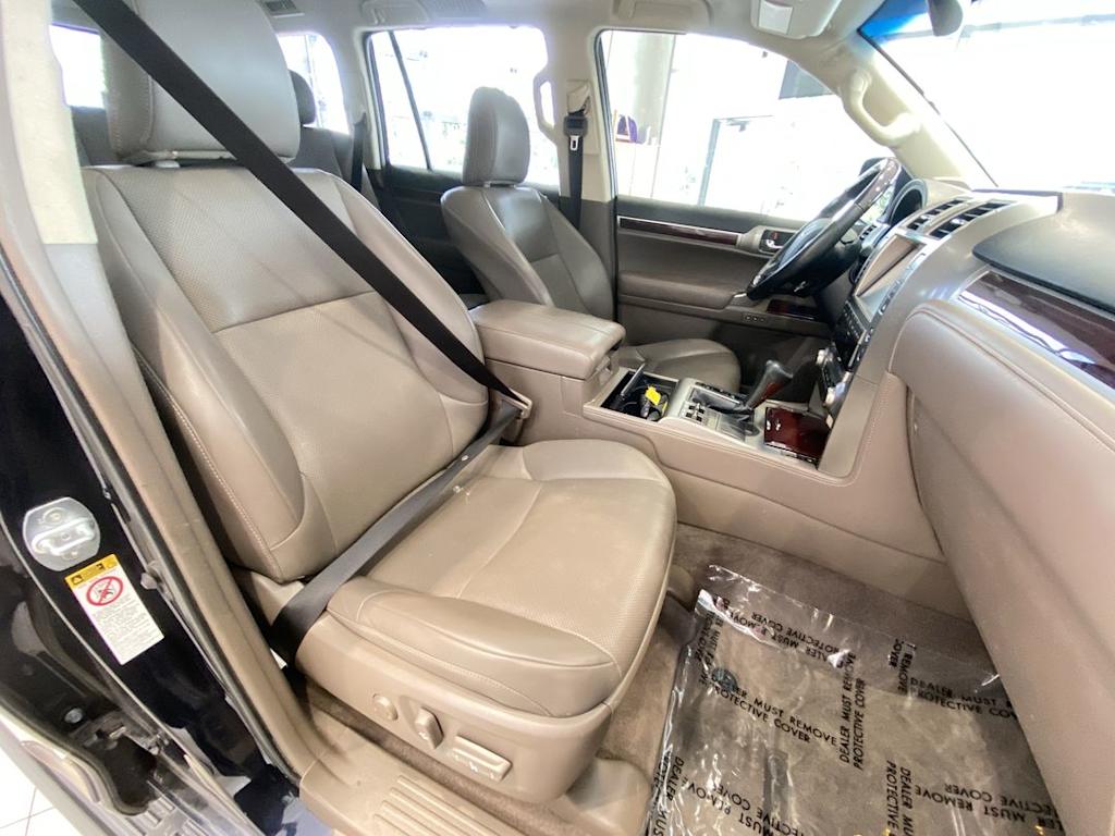 Thumbnail: 2019 Lexus GX - 30