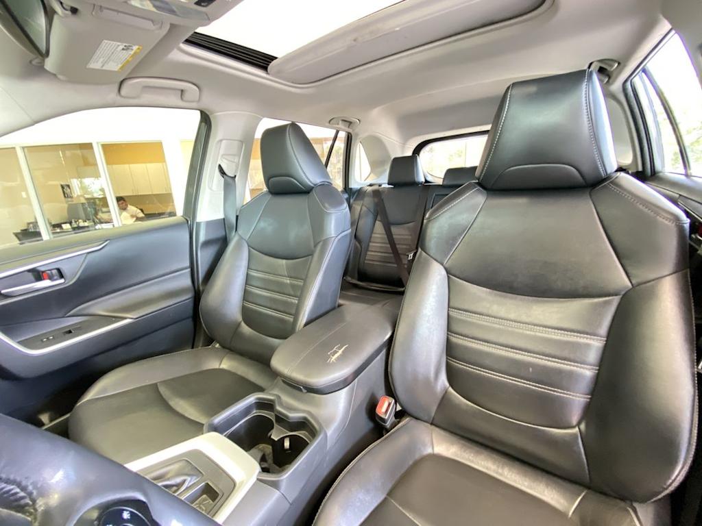 Thumbnail: 2020 Toyota RAV4 - 9