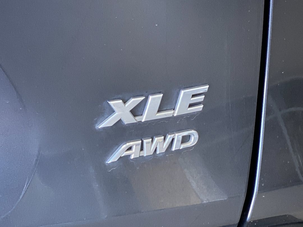 Thumbnail: 2020 Toyota RAV4 - 21