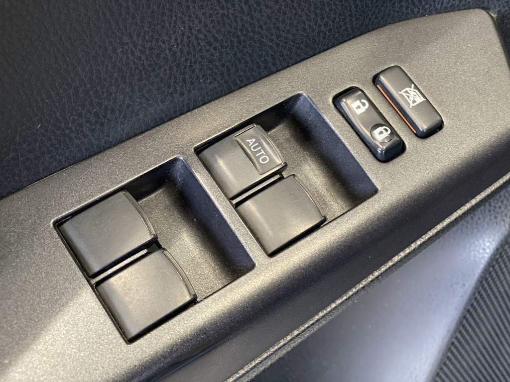 Thumbnail: 2018 Toyota RAV4 - 23