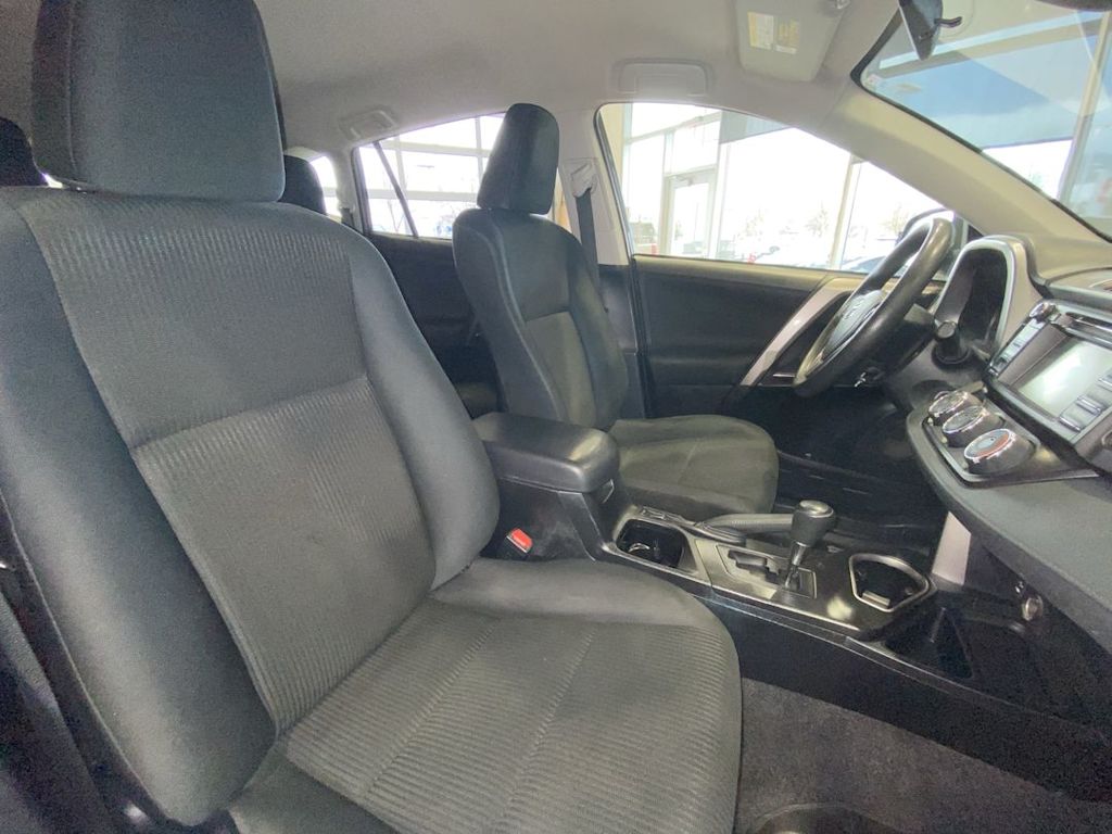 Thumbnail: 2018 Toyota RAV4 - 9