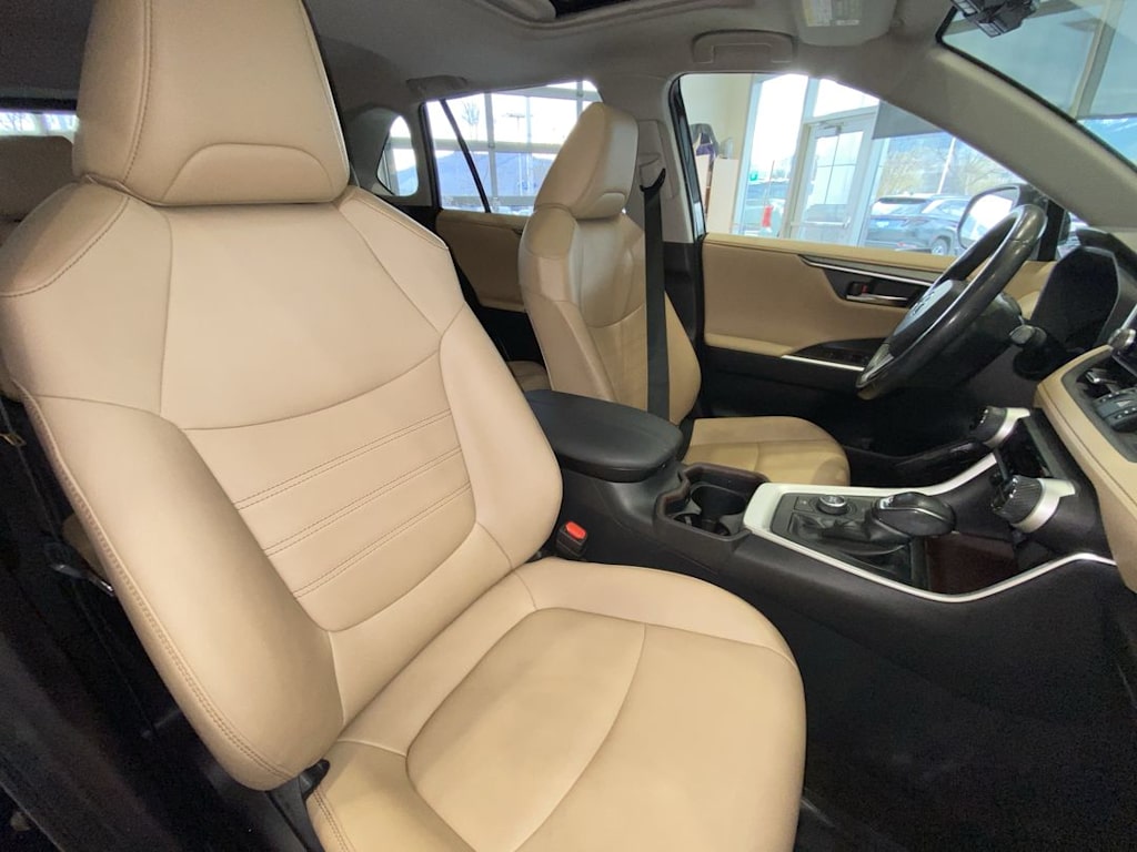 2019 Toyota RAV4 Limited 10