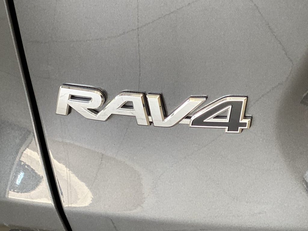 Thumbnail: 2021 Toyota RAV4 - 7