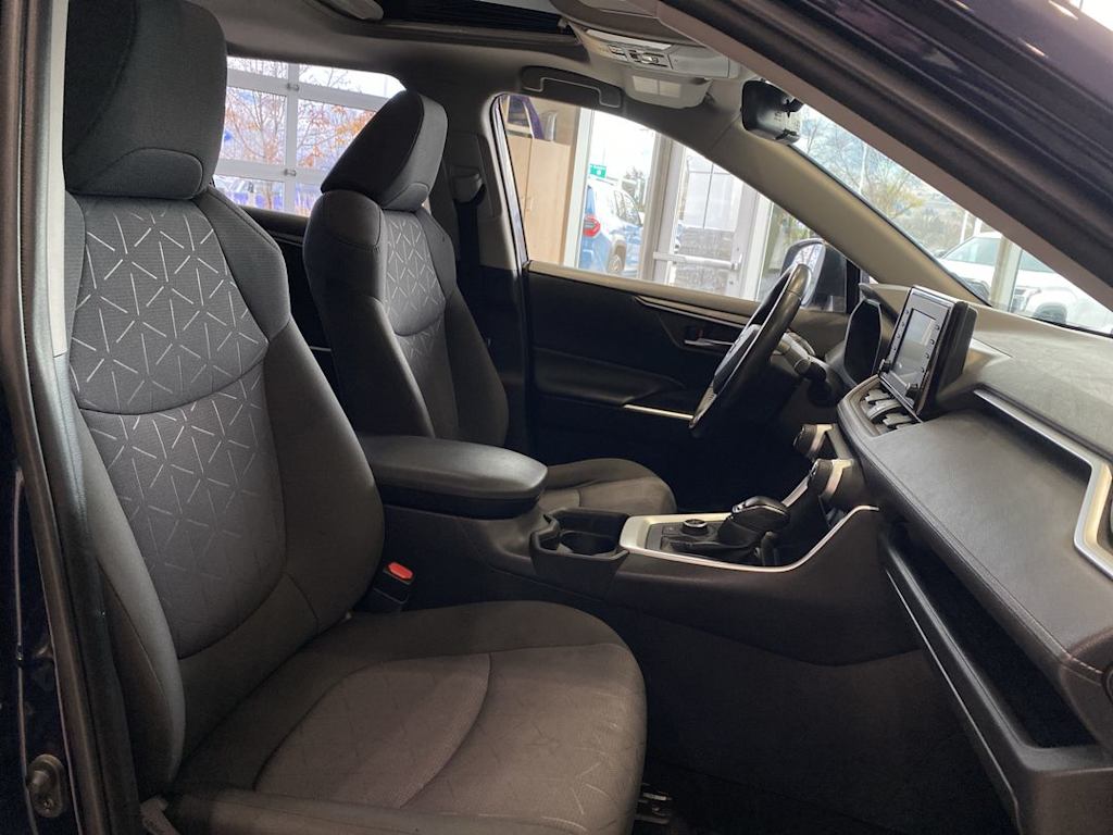 Thumbnail: 2021 Toyota RAV4 - 11