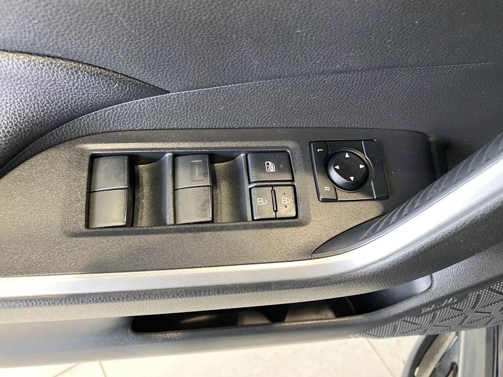 Thumbnail: 2021 Toyota RAV4 - 21