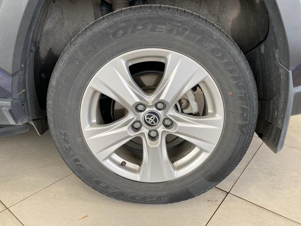 Thumbnail: 2021 Toyota RAV4 - 8