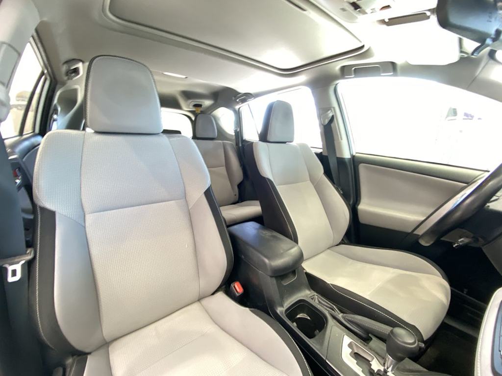Thumbnail: 2018 Toyota RAV4 - 10