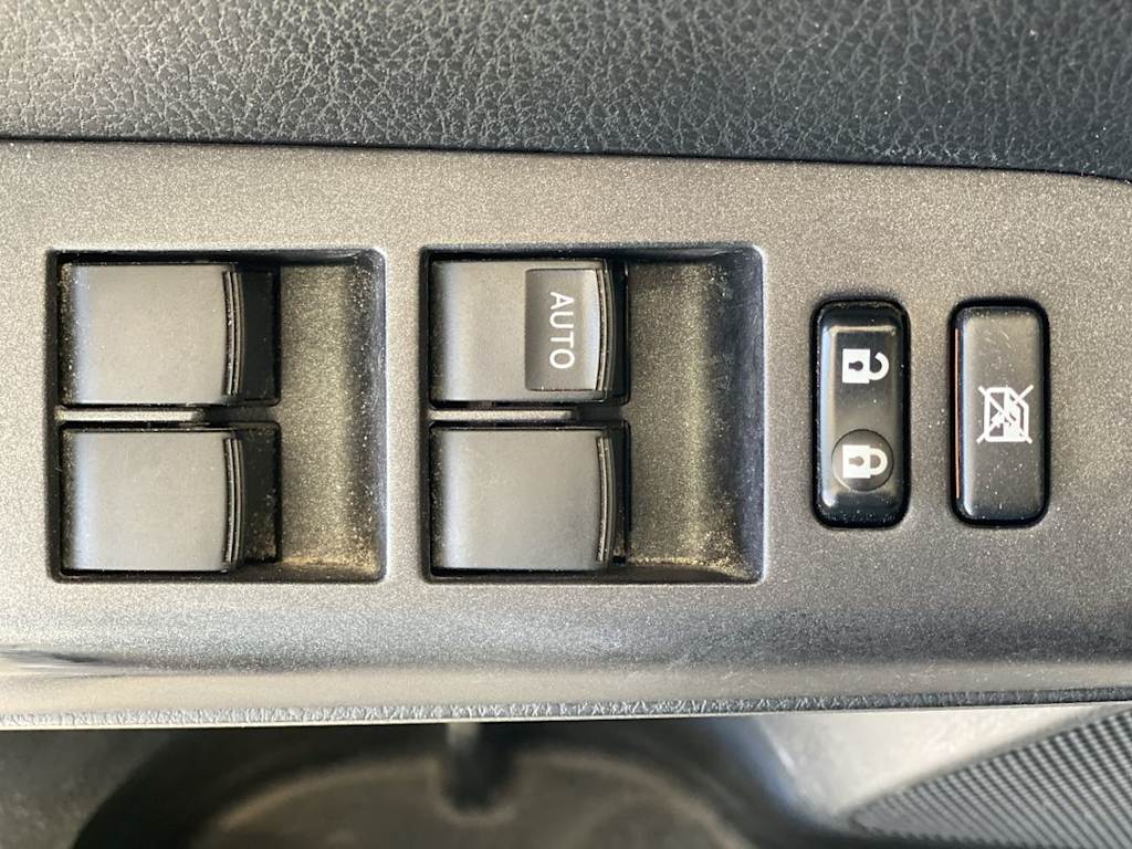 Thumbnail: 2018 Toyota RAV4 - 21