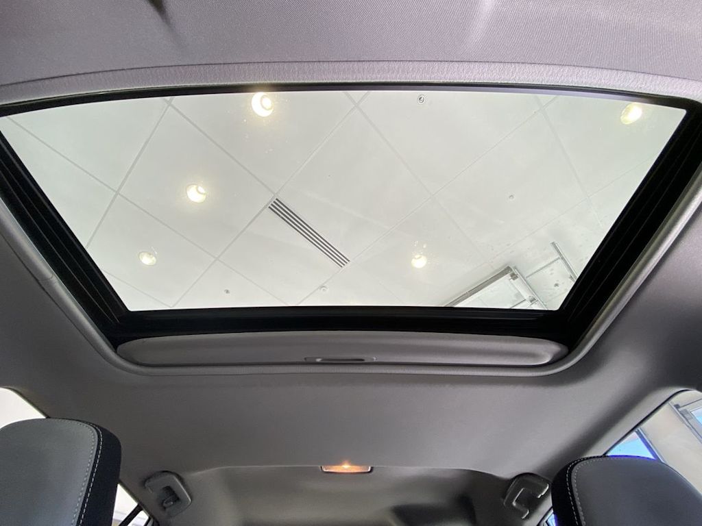 Thumbnail: 2018 Toyota RAV4 - 25
