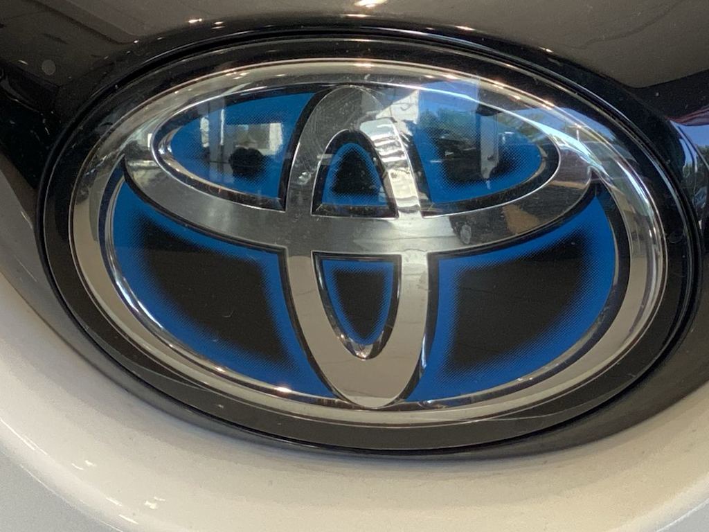 Thumbnail: 2018 Toyota RAV4 - 19