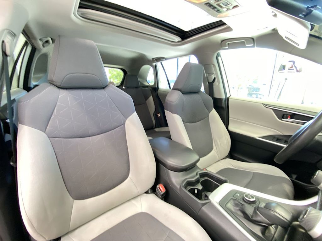 Thumbnail: 2019 Toyota RAV4 - 10