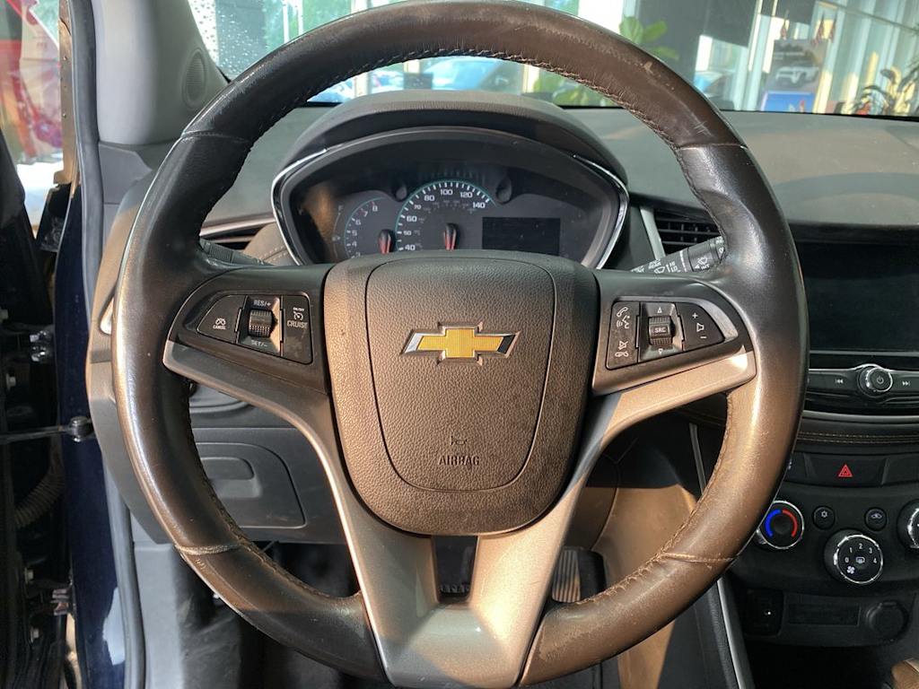Thumbnail: 2022 Chevrolet Trax - 2