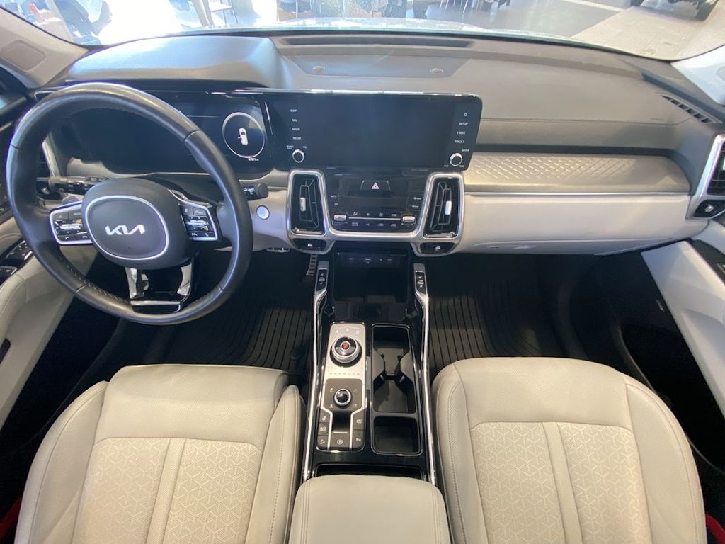 Thumbnail: 2023 Kia Sorento - 9