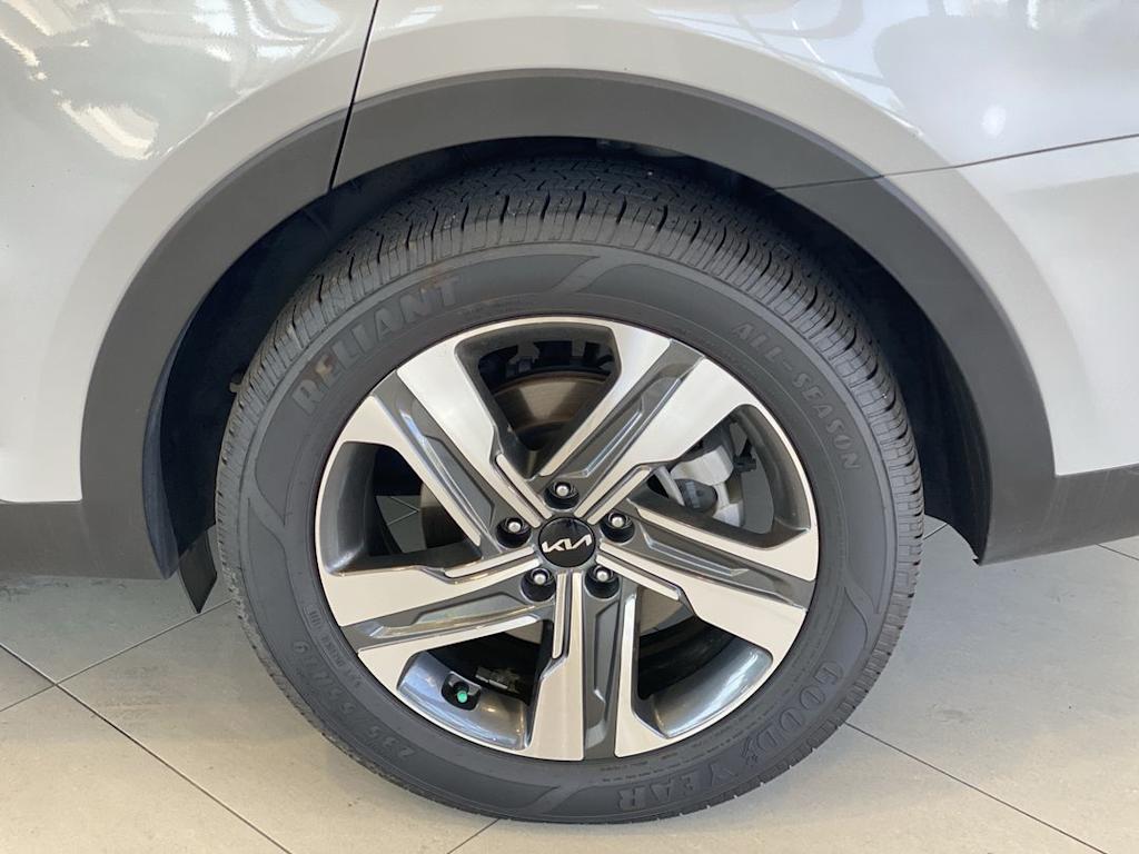 Thumbnail: 2023 Kia Sorento - 8