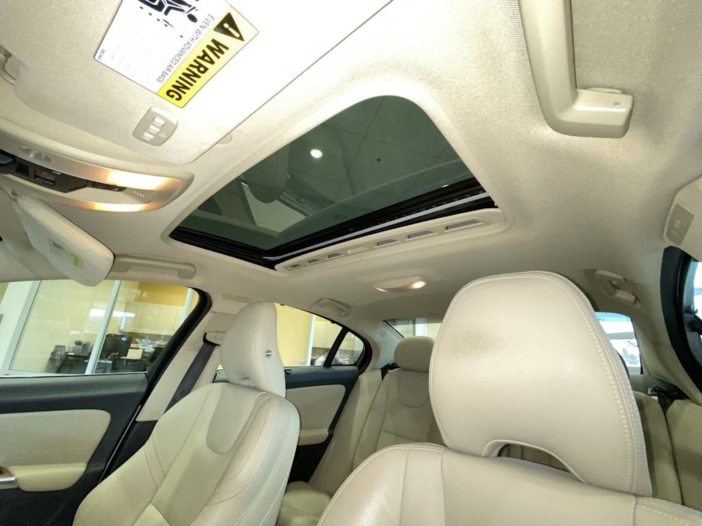 Thumbnail: 2016 Volvo S60 - 27