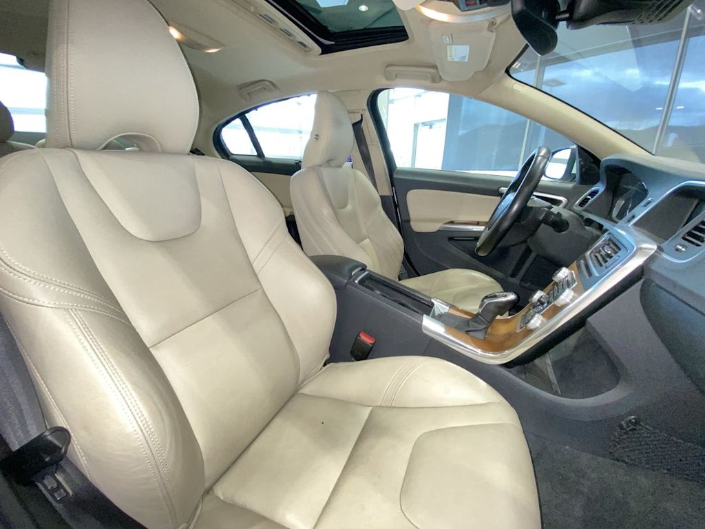 Thumbnail: 2016 Volvo S60 - 10